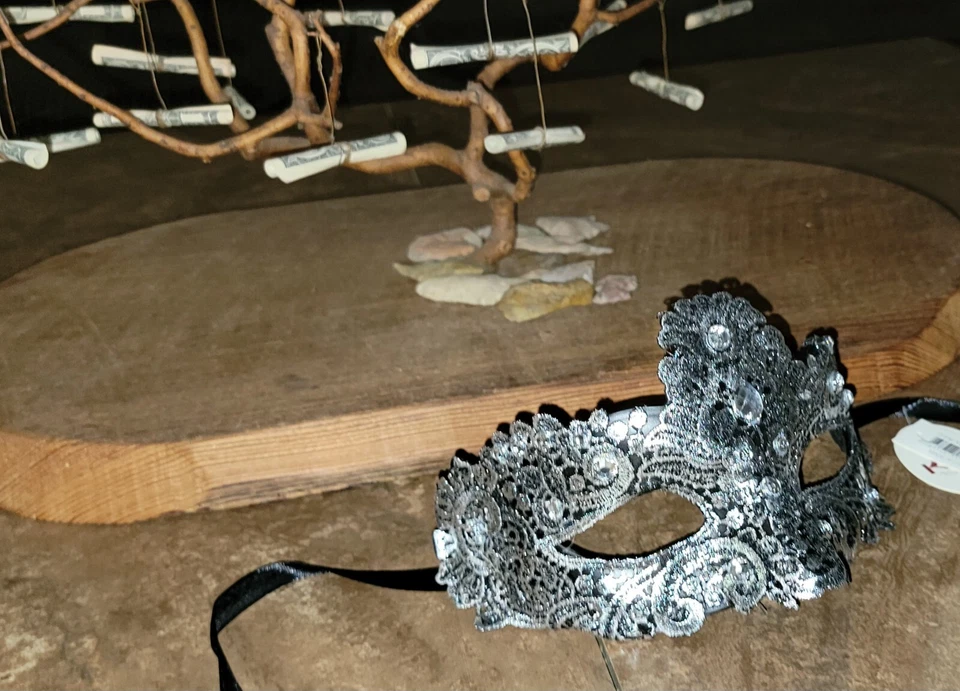 Mascarada Mujer Negro/Plateado Encaje Con Corbata Espalda...NUEVO CON ETIQUETAS Foto 2 de 4