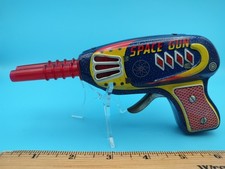 RARE TIN DOUBLE BARREL SPACE GUN Made in Japan Double Barrel Blue Litho 60s