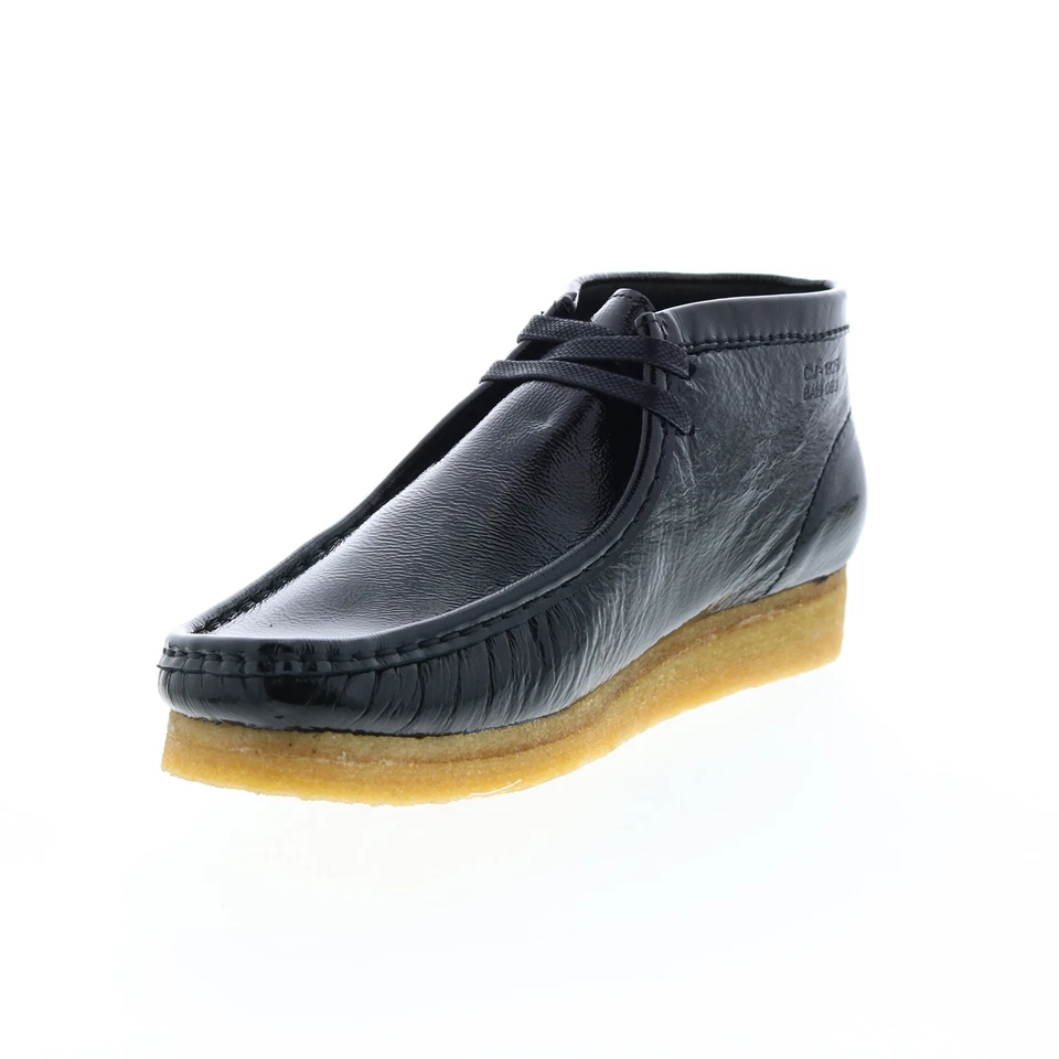 Botas Chukkas Clarks Wallabee Boot 26154804 para mujer de charol negro Foto 4 de 4