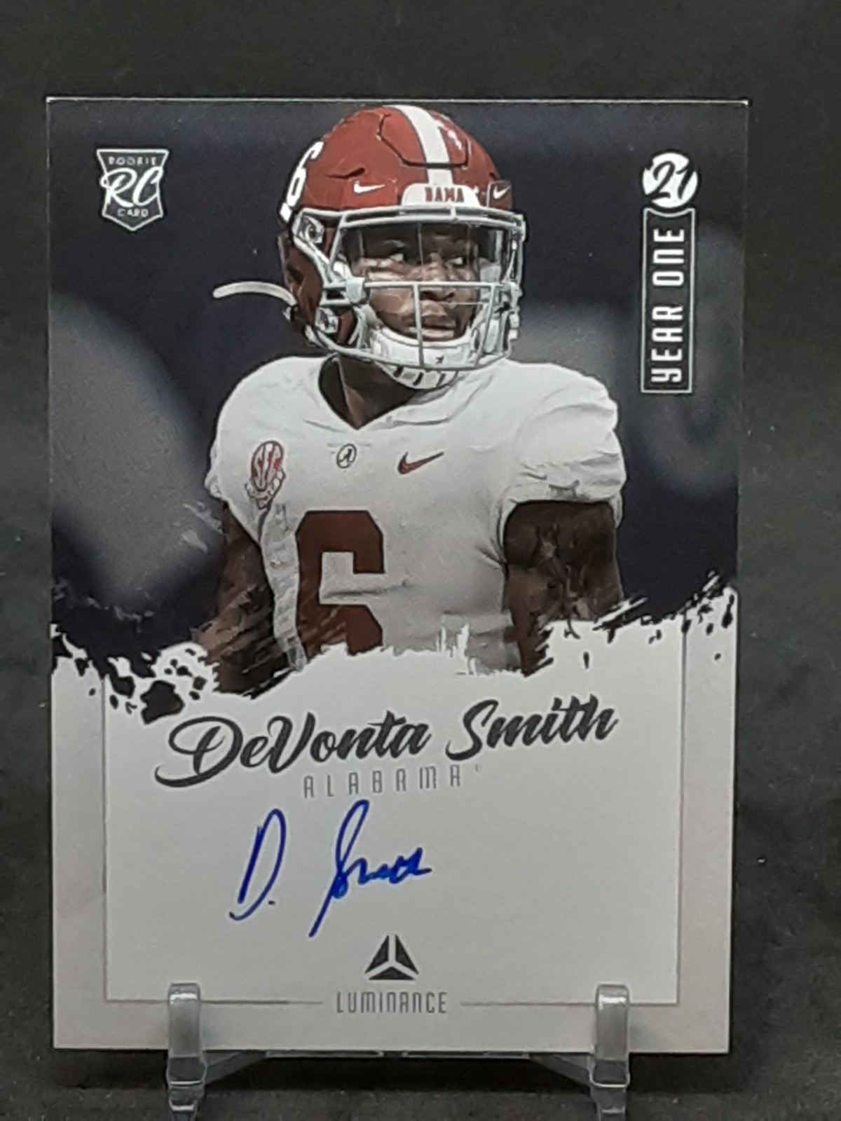 DeVonta Smith Panini Luminance Year One Signatures SP Photo Variations #YVDS Base