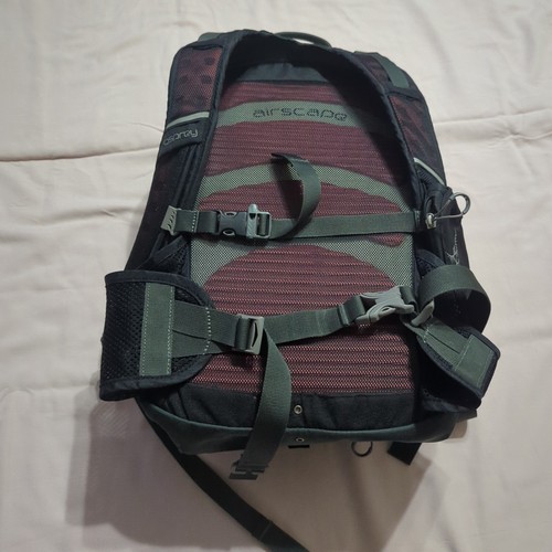 Osprey Escapist 18 Daypack Small/Medium - Black, Used, Bike-Specific Features - Picture 4 of 12