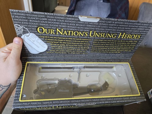 Corgi US51202 Unsung Heroes AH-1G Huey Cobra Attack Helicopter U.S.M.C. 1:48 - Bild 2 von 9