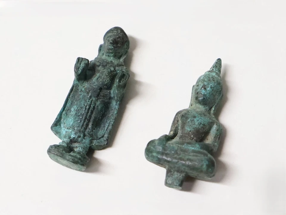 Ancien ensemble de deux Bouddhas miniatures en bronze Asie XIXe siècle ou avant - Photo 2/4