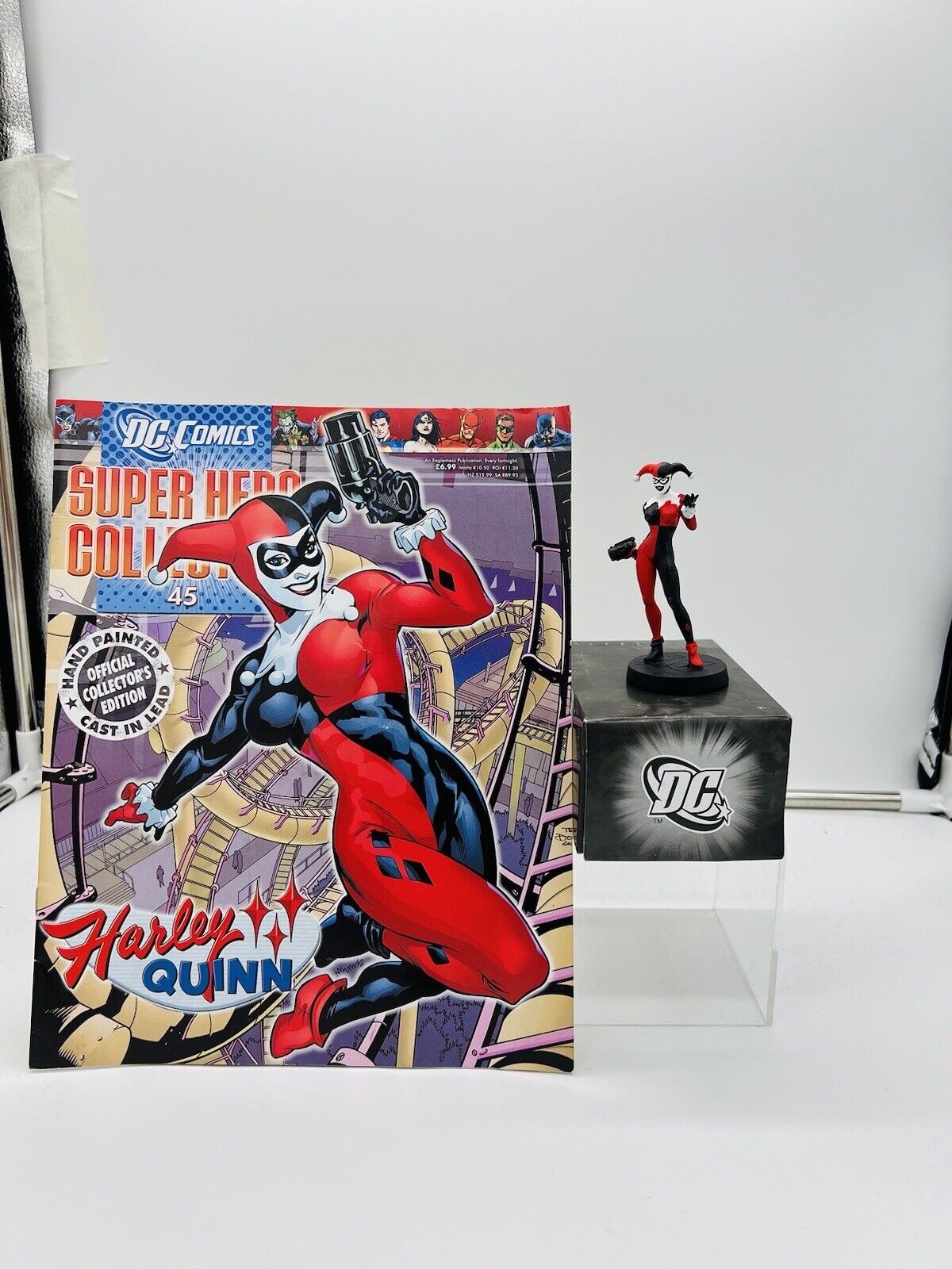 HARLEY QUINN DC COMICS EAGLEMOSS HAND PAINTED ACTION FIGURE WITH MAGAZINE