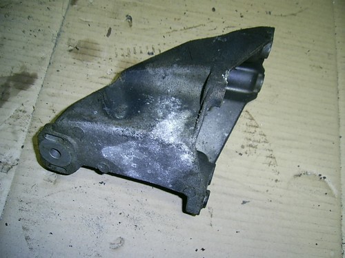 Audi A4 B5 1.6 8D (3) Motorhalter Motorlager 8D0199307