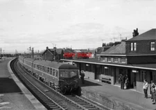 PHOTO  6 CAR INTER CITY SET DRAWING INTO NEWTON - ON - AYR RAILWAY STATION WITH