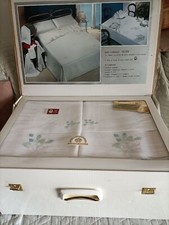 Corredo letto e bagno matrimoniale e tavola per 12 posti