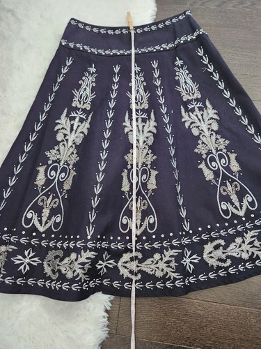 Falda Bianca Nygard Pequeña Mediana Línea A Completa Midi Lentejuelas Bordado Azul Marino - Imagen 9 de 10