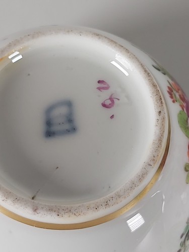 Two Antique Royal Vienna Tea Bowls - Picture 14 of 17