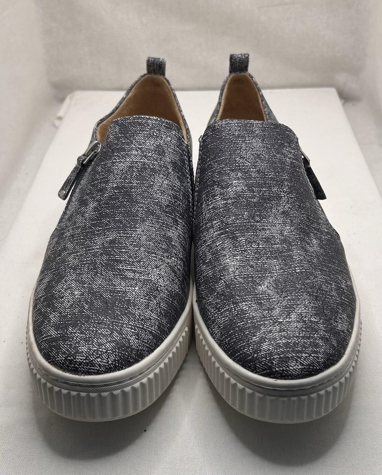 Naturalizer Soul Women's Sneaker Size 9.5 Blue & White Slip On Side Zip