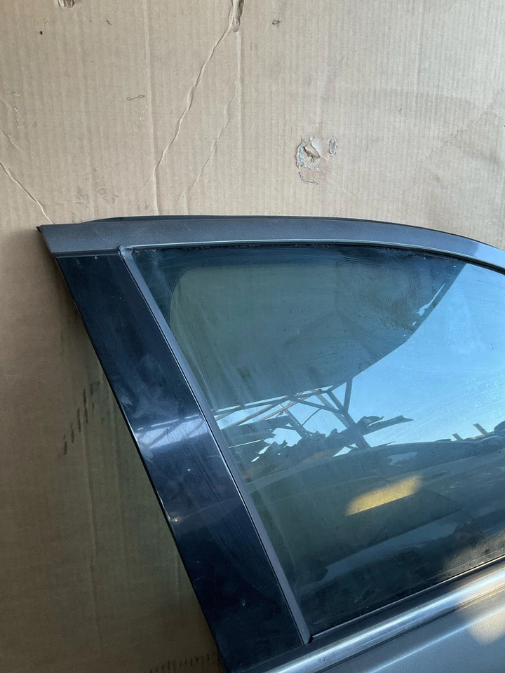 Ford Fusion 2006-2012 puerta delantera pasajero derecho sin orificios de moldura laterales OEM Foto 2 de 4