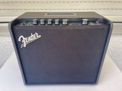 FENDER Mustang LT25 Combo 25Watt Verstärker mit Strom und Gitarrenkabel !