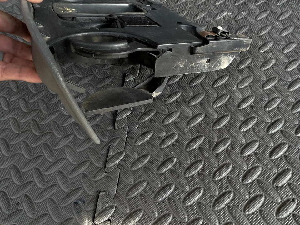 Cenicero Crown Victoria Grand Marquis 2003-2011 con soporte para taza extraíble gris Foto 4 de 4