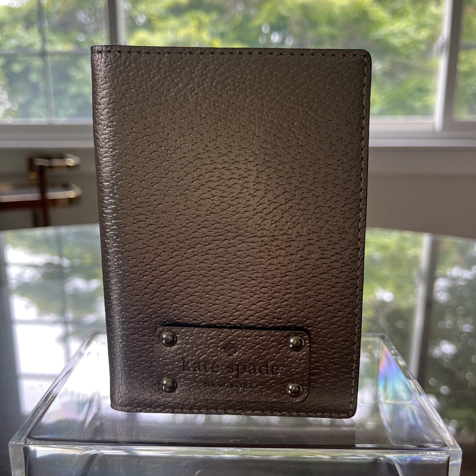 Кожаный держатель для паспорта Kate Spade розовое золото - Изображение 2 из 4