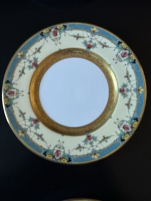 Royal Worcester Daytona Porcelain Dinner Plates Set of 8 Floral Gold Trim