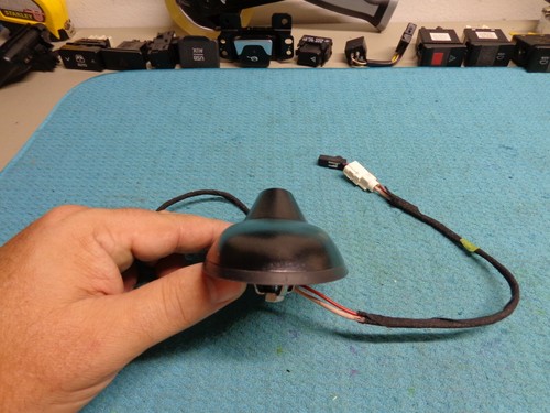BASE DE ANTENA DE RADIO SATELITAL CHRYSLER 200 DODGE AVENGER 11 12 13 14 - Imagen 4 de 9