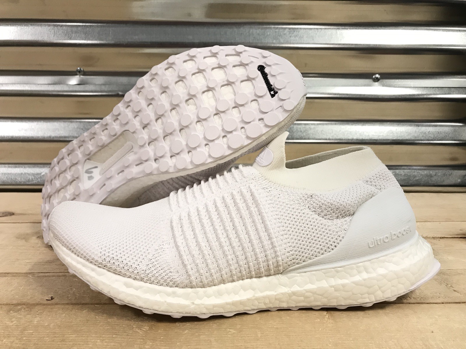Adidas UltraBoost Laceless Running Shoes Triple White Out SZ ( S80768 ) Scarpe classiche da uomo Adidas UltraBoost Laceless Running Shoes Triple White Out SZ ( S80768 ) Scarpe classiche da uomo