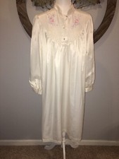 Barbizon Robe Housecoat White Medium Applique Silky Poly-cotton Blend
