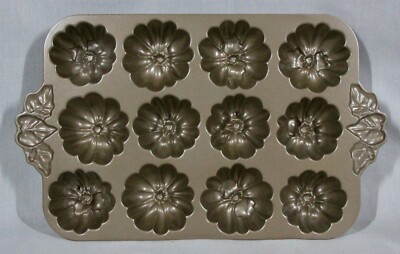NORDIC WARE PUMPKIN PATCH 12 MINI BUNDT CAKES PAN 16 1/2'' X 10'' NON-STICK NEW