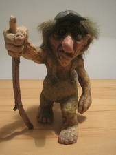 NYFORM TROLL 141 -  Troll mit Stock - Norwegen Handarbeit - Höhe 24,5 cm
