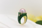 Large Pink Pearl Gold Ring Solid 18k Diamonds and Green Enamel — photo 5