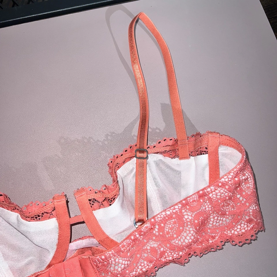 Vintage Fredericks Of Hollywood Bra 36B Womens Pink Lace Underwired Sheer No Pad - Image 4 of 4