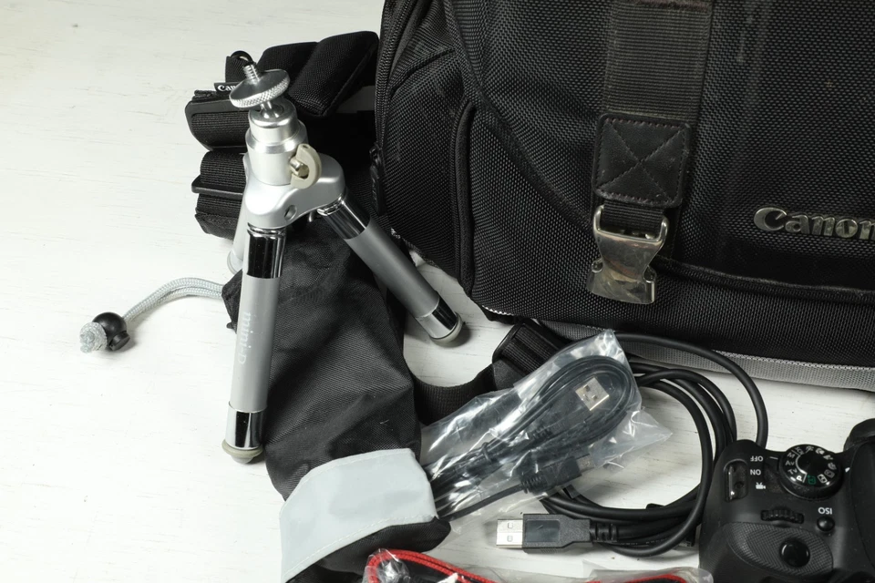 Canon EOS Rebel SL1 Camera Outfit EF-S 18-55 f 3.5-5.6 lens, extra batts,   case - Image 4 of 4