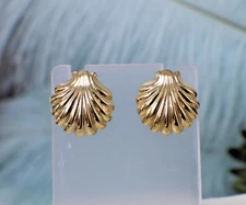 Solid 14K Yellow  Gold Earrings Post Sparkly Clam Seashell Nautical Ocean Cruise