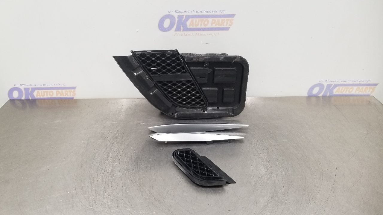 11 MERCEDES BENZ SLS AMG C197 FENDER GRILLE WITH TRIM LEFT DRIVER