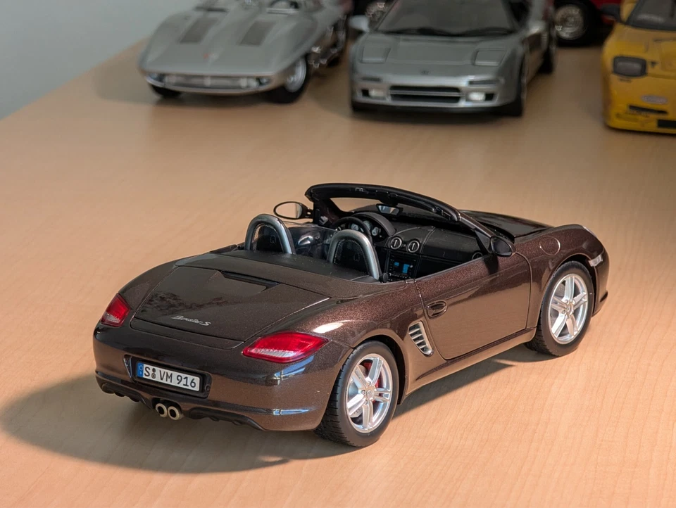 Coche fundido a presión Norev Porsche Boxster S 1/18 marrón Foto 3 de 4