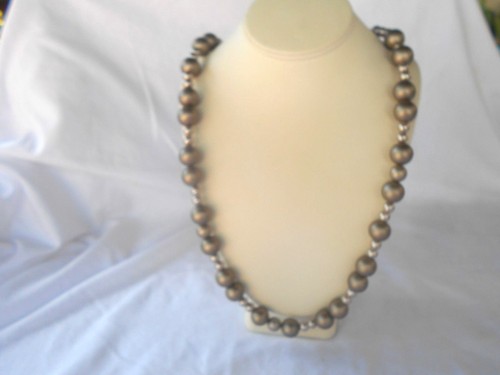 COLLANA 31" PERLINE BEIGE NUOVA CON ORECCHINI ABBINATI.........ATTRAENTE - Foto 4 di 4