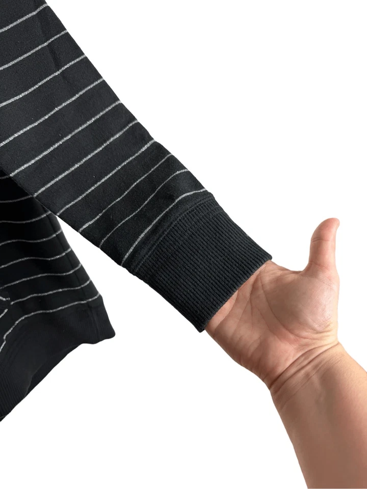 PINK By Victoria Secret Sudadera con Capucha Pullover Rayas Negras/Plateadas Talla Grande Foto 2 de 4