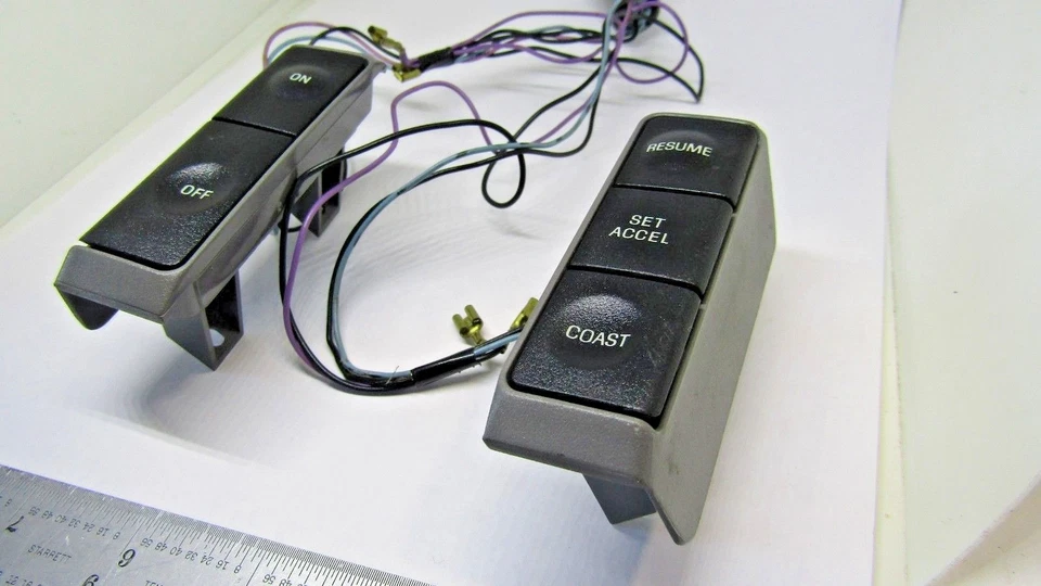 INTERRUPTOR DE CONTROL DE CRUCERO CONTINENTAL LINCOLN F30Y-9C888-A 91-94 NUEVO ORIGINAL GRIS Foto 2 de 4