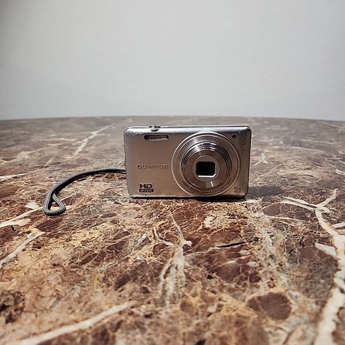 Olympus VG-160 14.0MP Digital Camera Silver Not Working For Parts