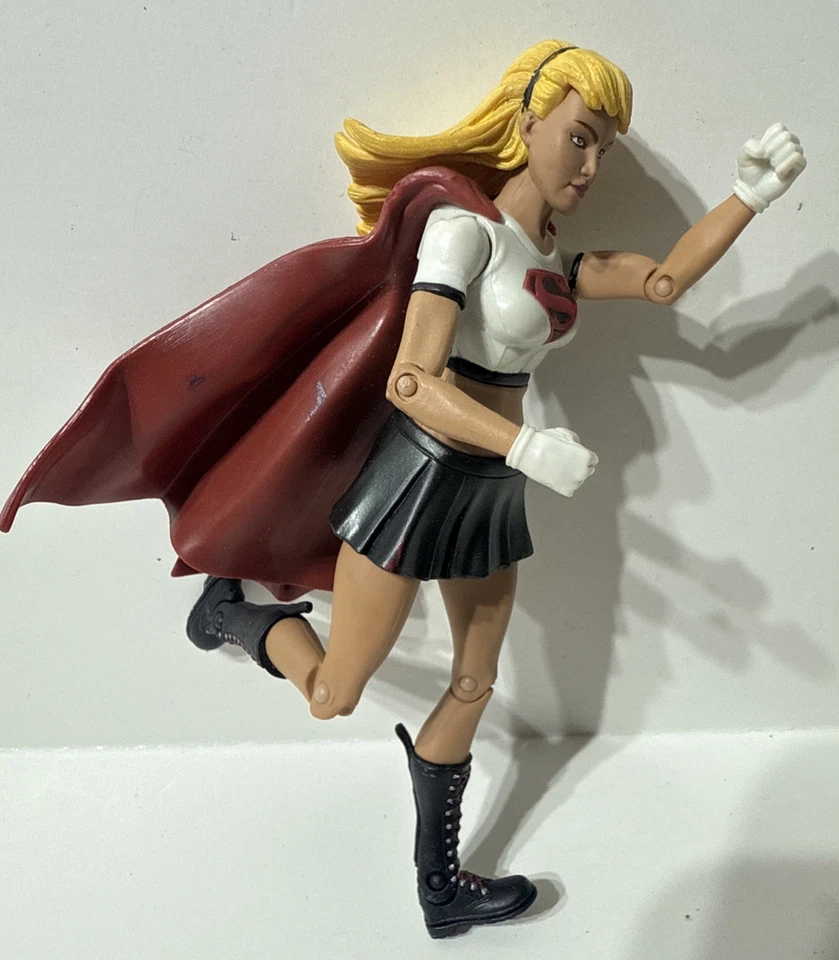 Figura de acción DC Comics Universe Classics Super Power Girl 6" 12011 Posable Foto 3 de 4