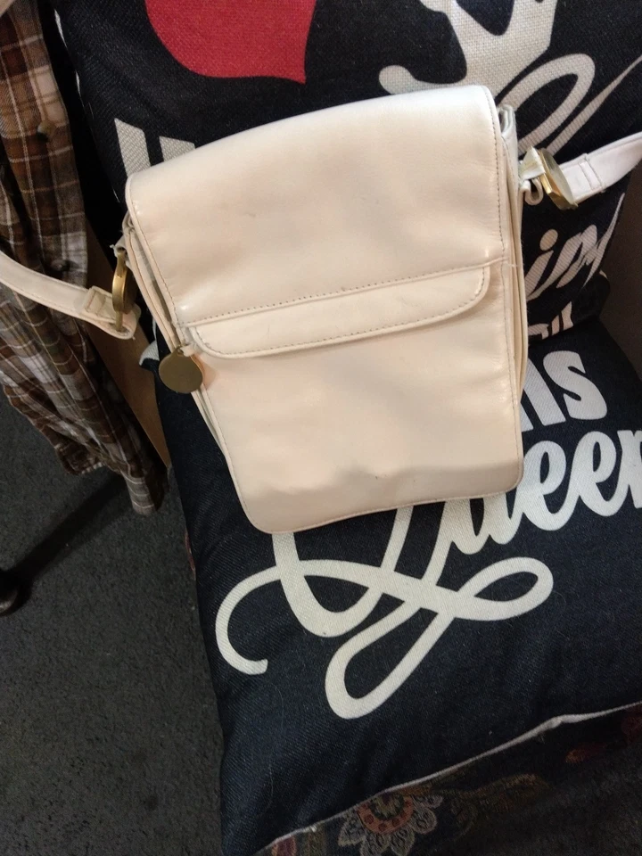 Bolso de mano Jennifer Moore de cuero con accesorios de oro bruñido - Como está Foto 2 de 2