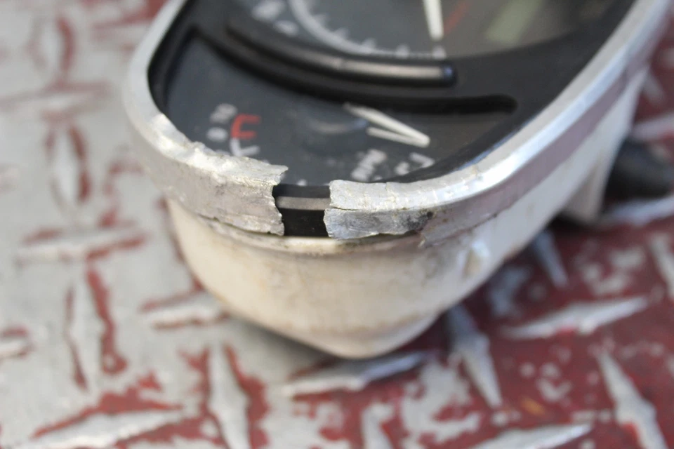 Harley Vrod V-Rod 2006 VRSCA velocímetro fabricante original medidores tacómetro 34 k millas ver descripción VR28 Foto 3 de 4