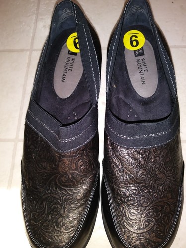 White Mountain Tooled Leather/Elastic Uppers-Black w/Silver+Gold-Happy Sz 9M-NWO - Picture 2 of 6