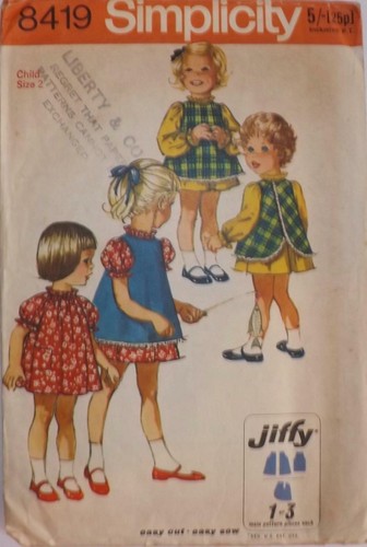 Vintage Simplicity Pattern 8419 1960s Child Dress 2 Styles & Pinafore Size 2 - Picture 4 of 4
