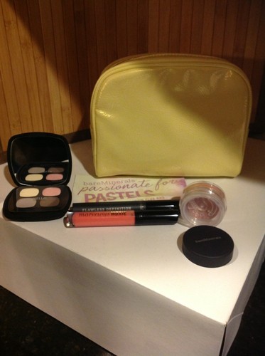 NEW COLLECTION! Bare Escentuals PASSIONATE FOR PASTELS 4 PIECE + BAG - Picture 2 of 3