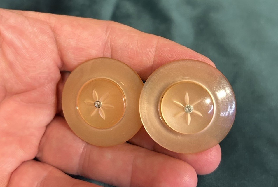 Translucent Pink/Apricot Plastic Button Style Cli… - image 5