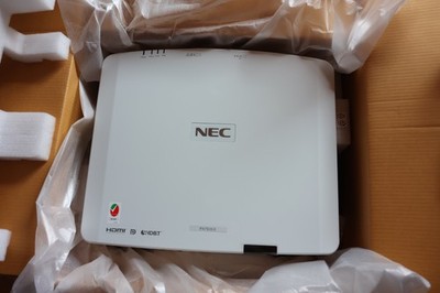 NEC Projektor NP-PA703ULG