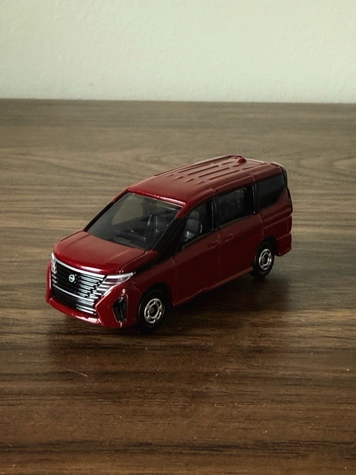 Tomica Takara Tomy #94 Nissan Serena Van 1/64 NIB - Image 3 of 4