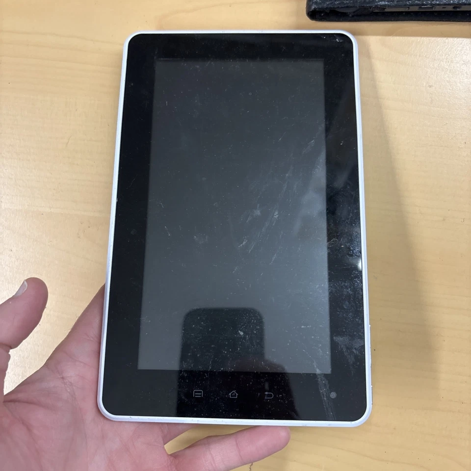 Joblot of Amazon Kindle Apple Tablets Sold As Seen Not tested - Image 4 of 4
