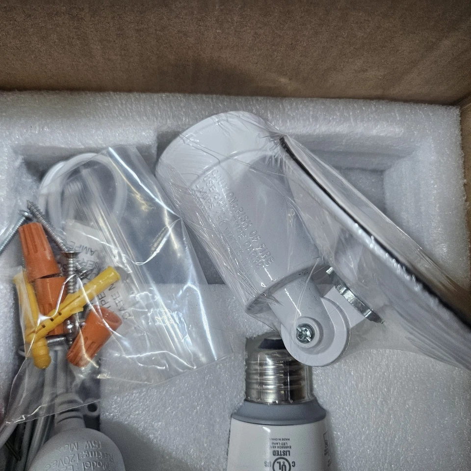 Cámara reflector Sengled SNAP 2 HD con sensor de movimiento luz y accesorio con Wi-Fi Foto 2 de 4