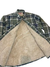 Wrangler Sherpa Lined Flannel Shacket Button Down Men’s Size Large Green Plaid