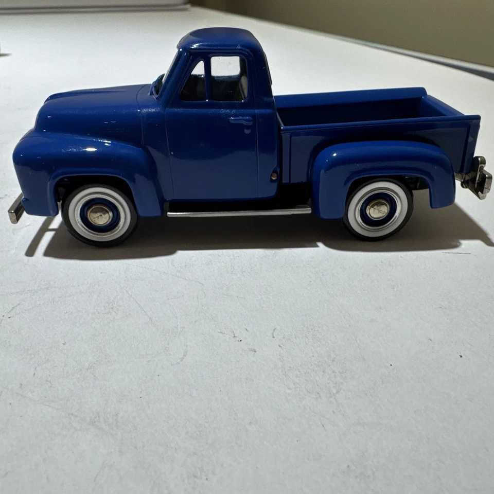 Camioneta Ford F-100 1953 escala 1/43 Durham - modelo diecast azul Foto 4 de 4