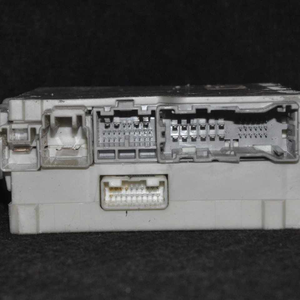 LEXUS LS _F4_ 2007 Other Control Units 82730-50160-B - Immagine 2 di 4