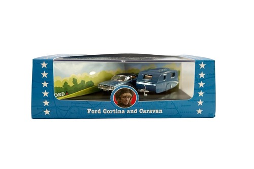 Only Fools and Horses Stan and Jean Trotter Ford Cortina & Caravan Set OO Gauge - Picture 2 of 6