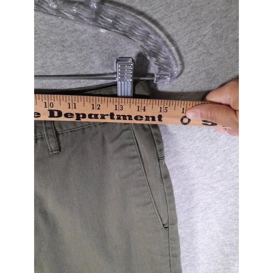 Volcom Olive Green Shorts Casual Chino Style Flat Front Mens Size 30 - Image 2 of 4